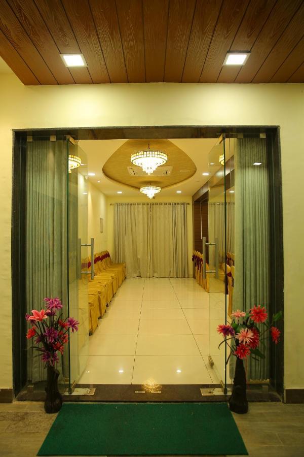 Hotel Maruthi Inn Nirmal  Екстер'єр фото