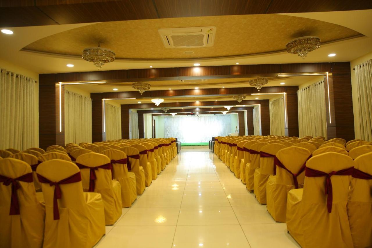 Hotel Maruthi Inn Nirmal  Екстер'єр фото