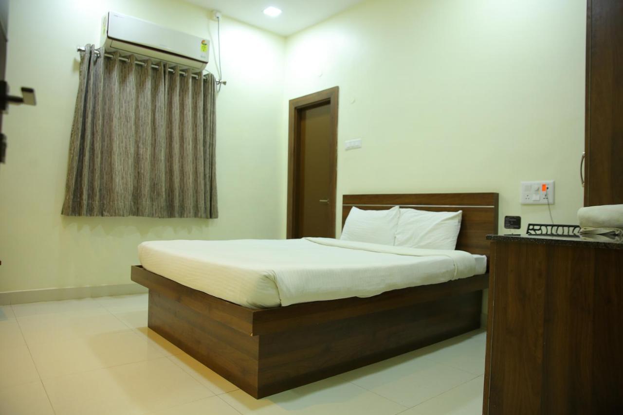 Hotel Maruthi Inn Nirmal  Екстер'єр фото