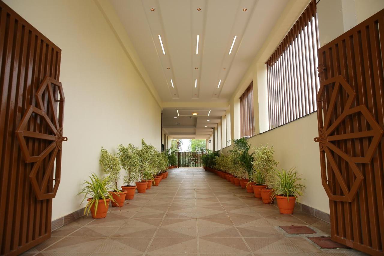 Hotel Maruthi Inn Nirmal  Екстер'єр фото