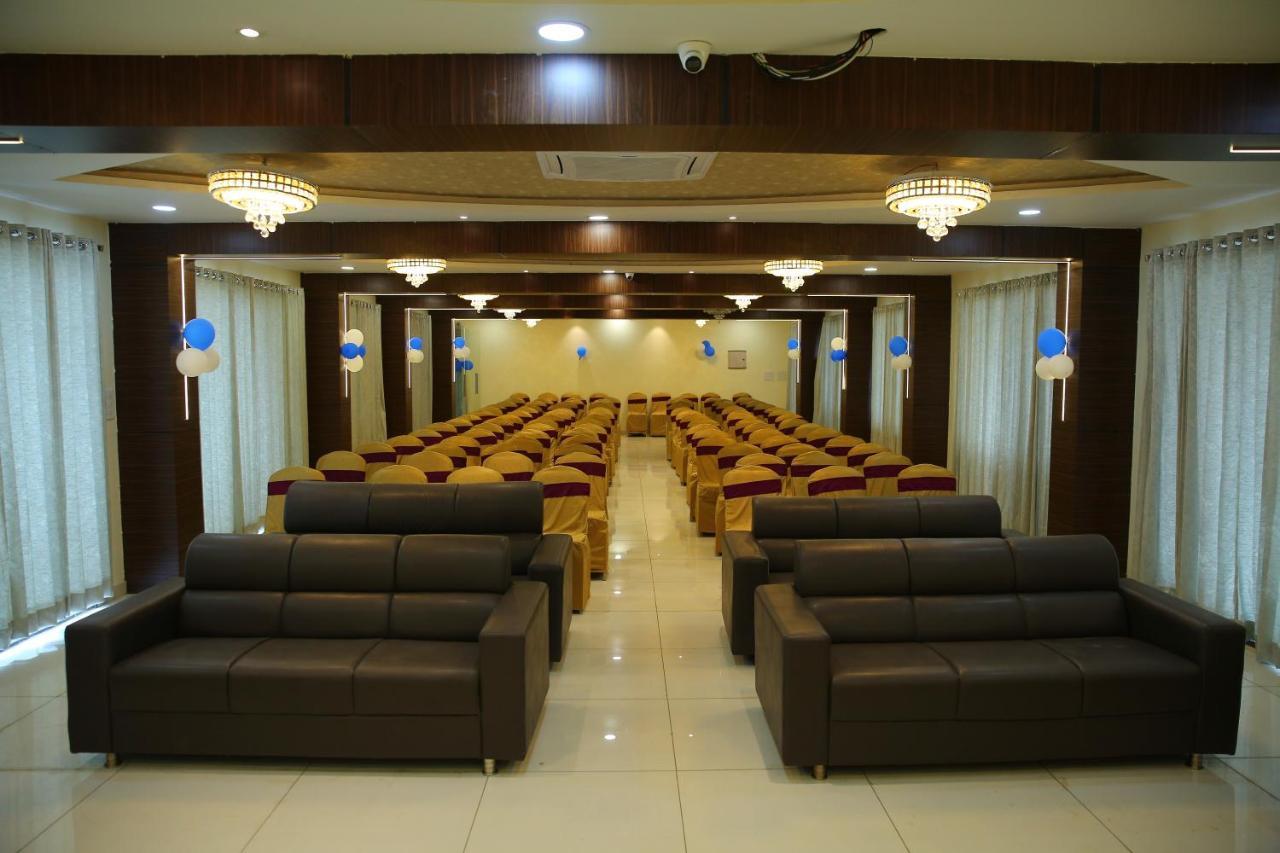 Hotel Maruthi Inn Nirmal  Екстер'єр фото