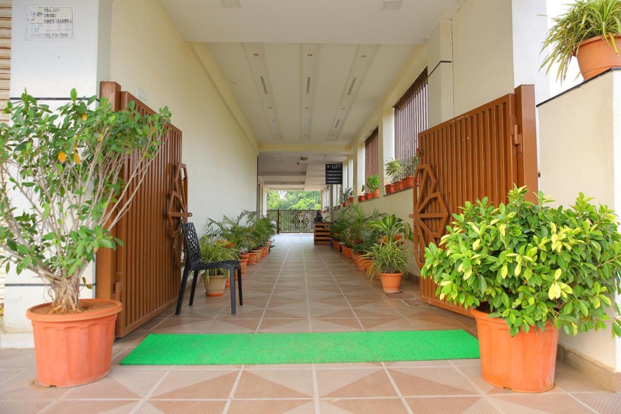 Hotel Maruthi Inn Nirmal  Екстер'єр фото